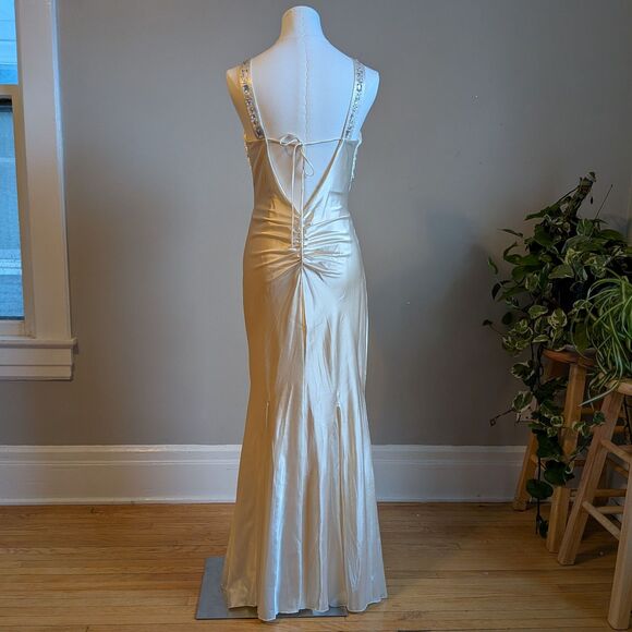 NWT Roberta White Gown Slinky Prom Dress Maxi Formal Bejeweled Size 5/6 - Picture 4 of 16
